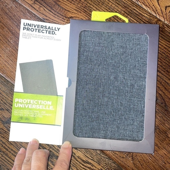 M-Edge Universal Folio Plus Tablet Case 7-8' - Picture 3 of 4